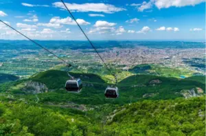 Tirana in un weekend: cosa vedere, quanto costa e perché sempre più italiani partono (anche) per il dentista 4 muoversi a tirana